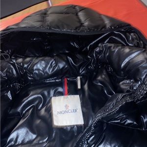 Black Moncler Woman Coat has been worn but it’s in great condition